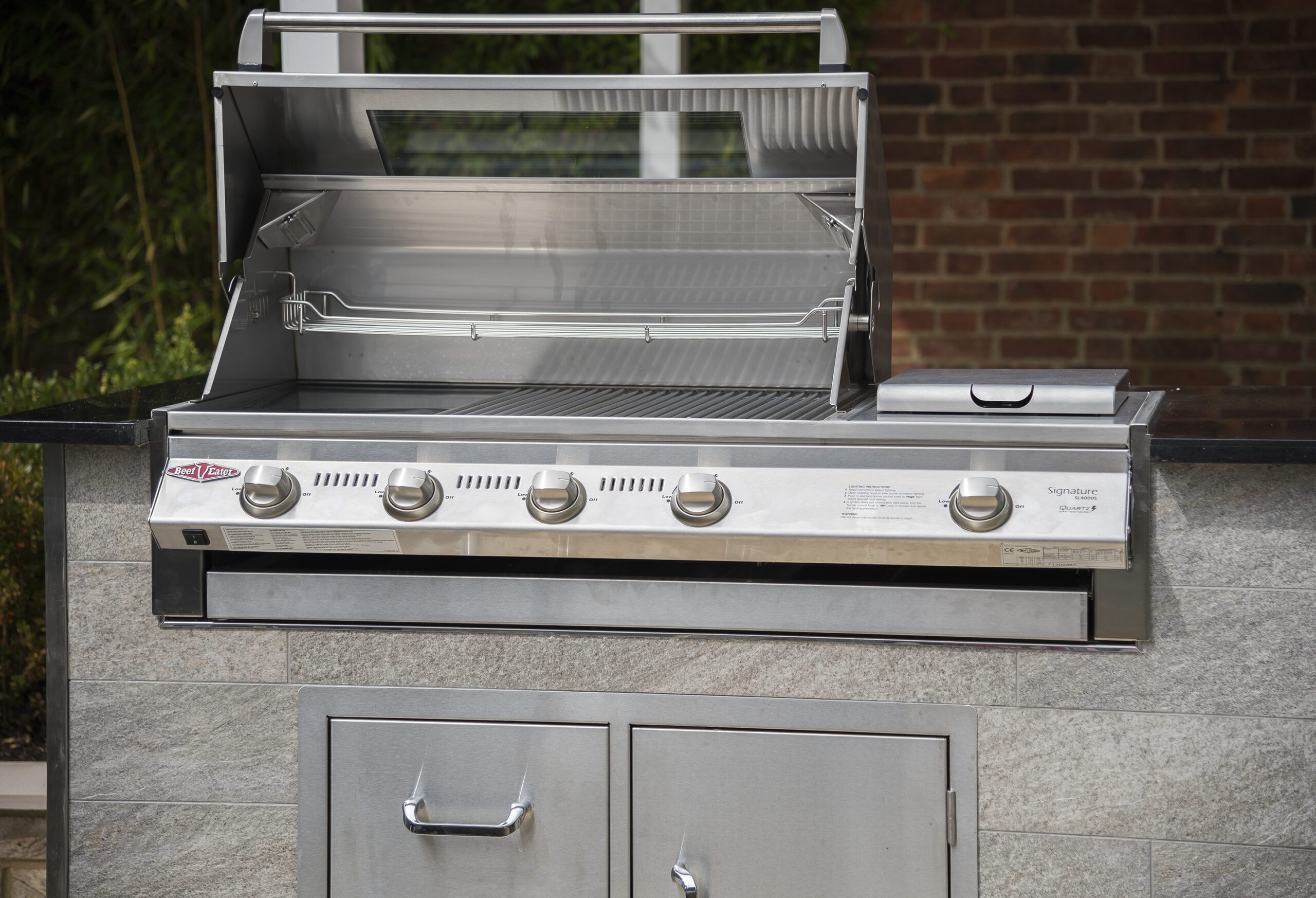Barbeques, side-burners and rotisseries for your outdoor kitchen