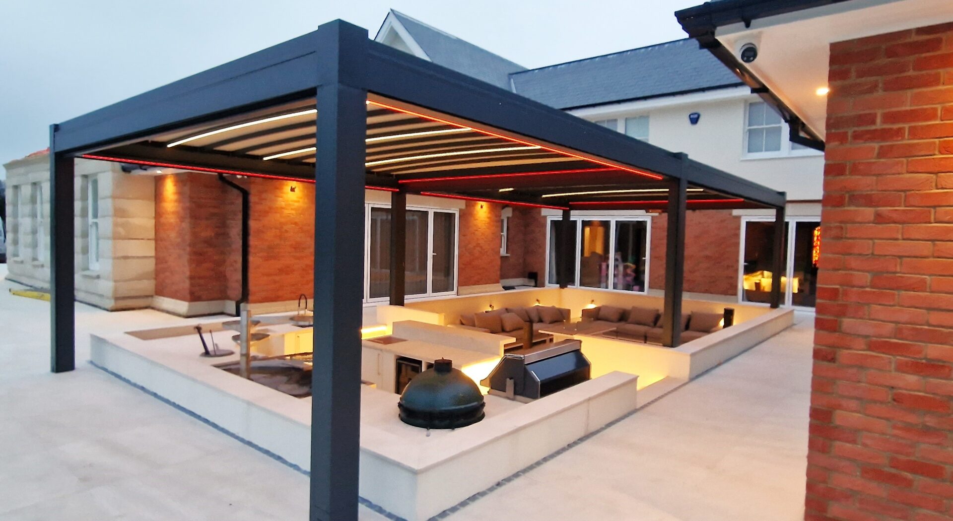 Nomo motorised pergola